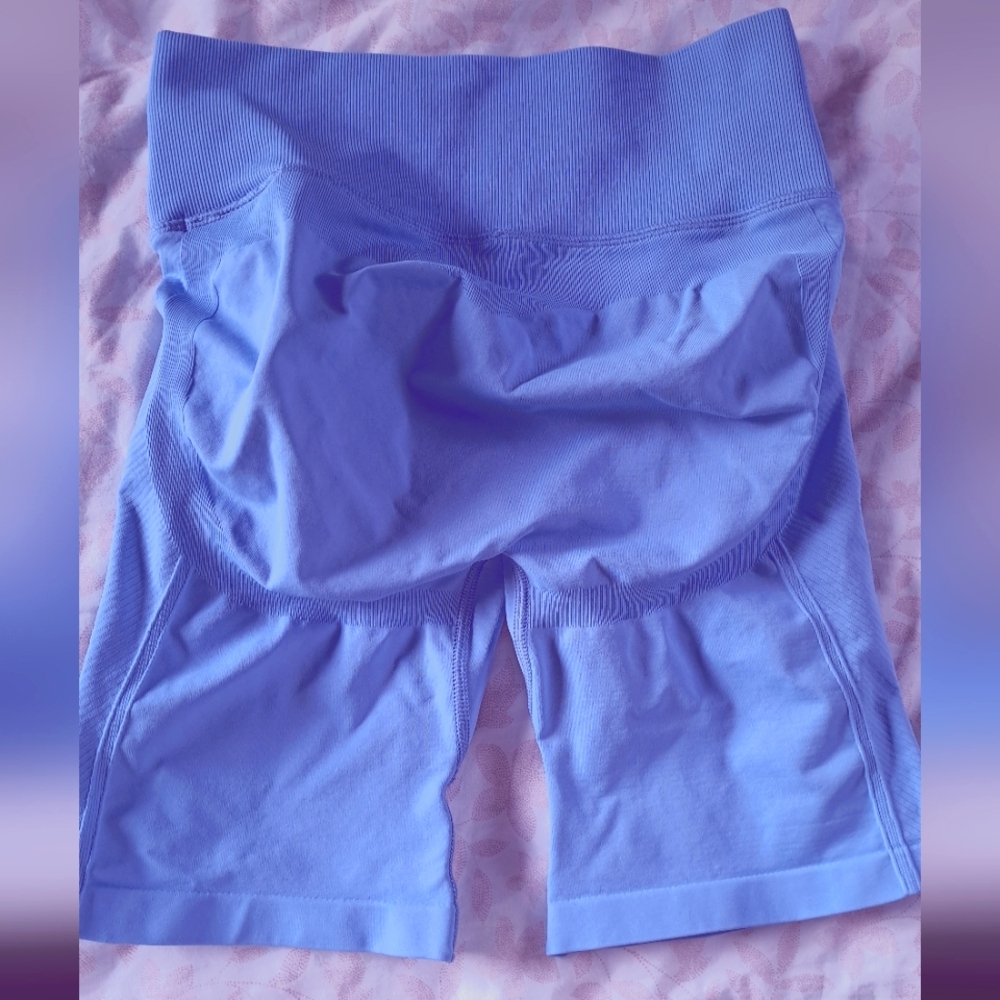 SMALL Women's UNDER ARMOUR SKY BLUE COMPRESSION SHORTS